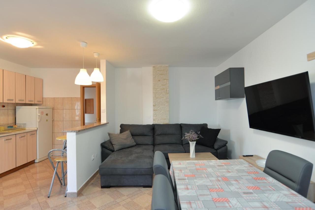 Apartments Milena 436 Fazana Exterior photo