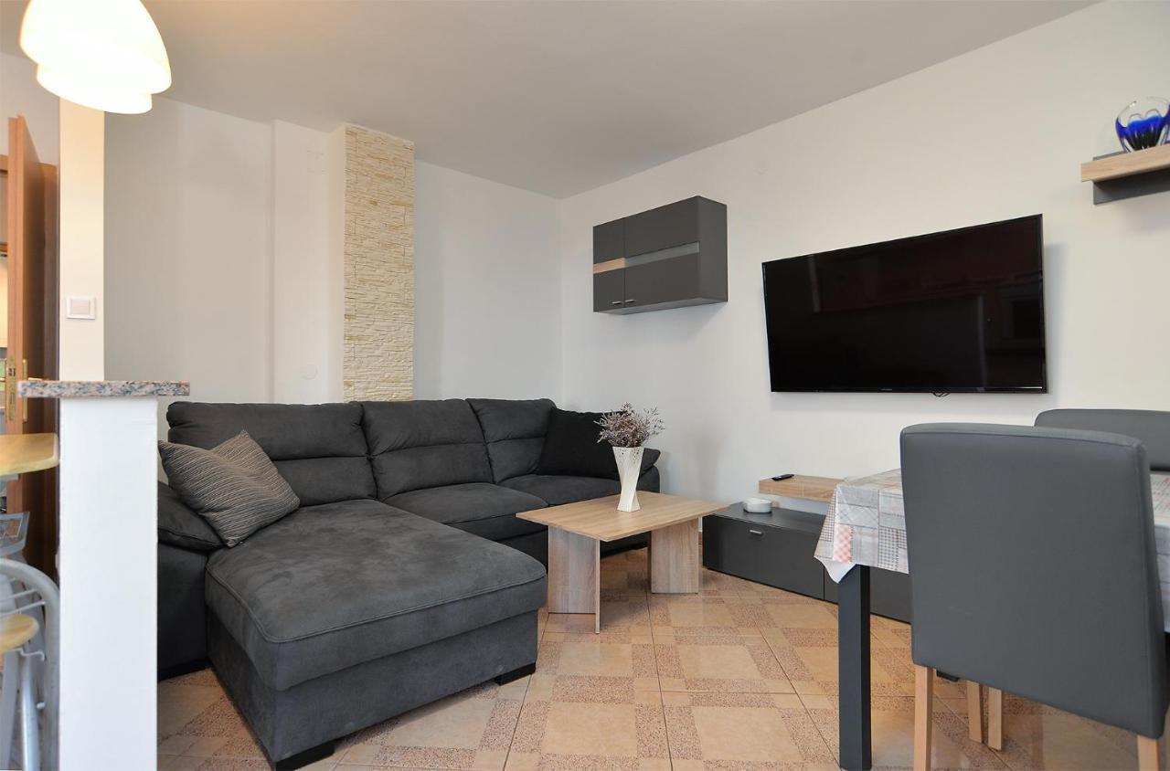 Apartments Milena 436 Fazana Exterior photo