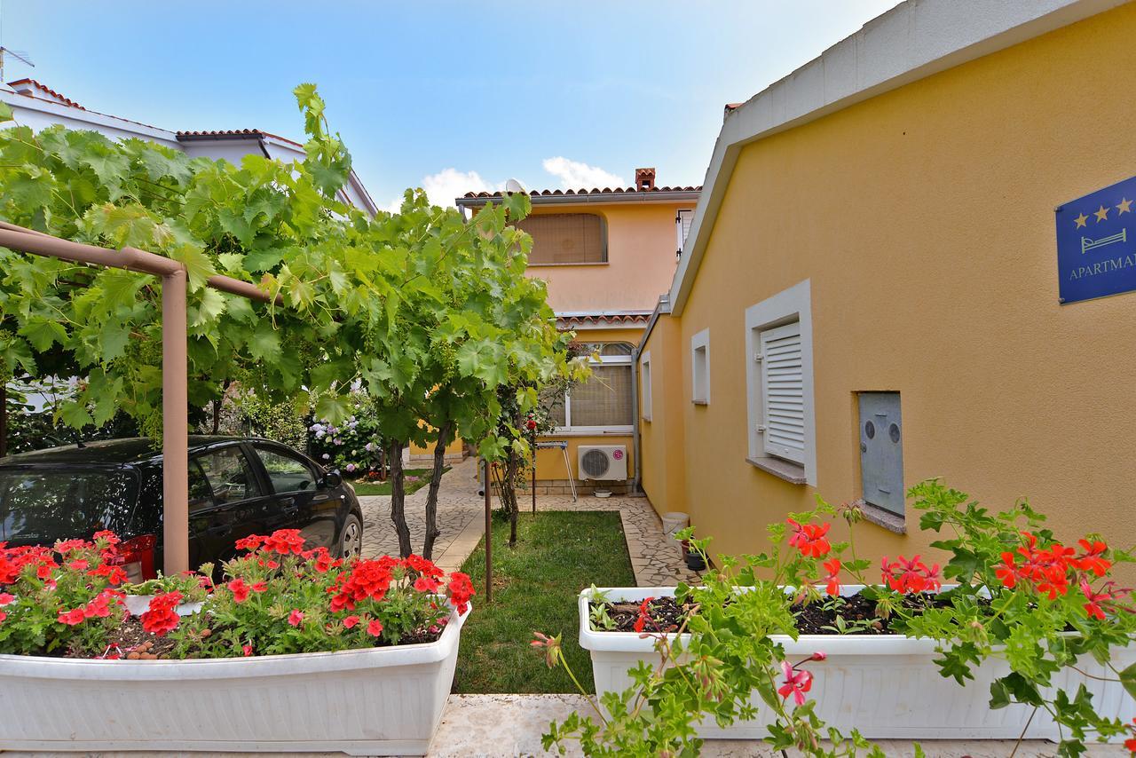 Apartments Milena 436 Fazana Exterior photo